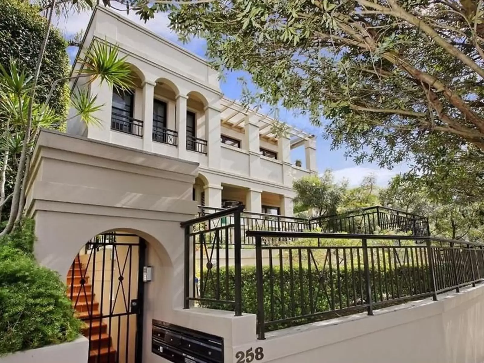 5/258 Old South Head Road, Bellevue Hill Sold by Ballard Property - image 1