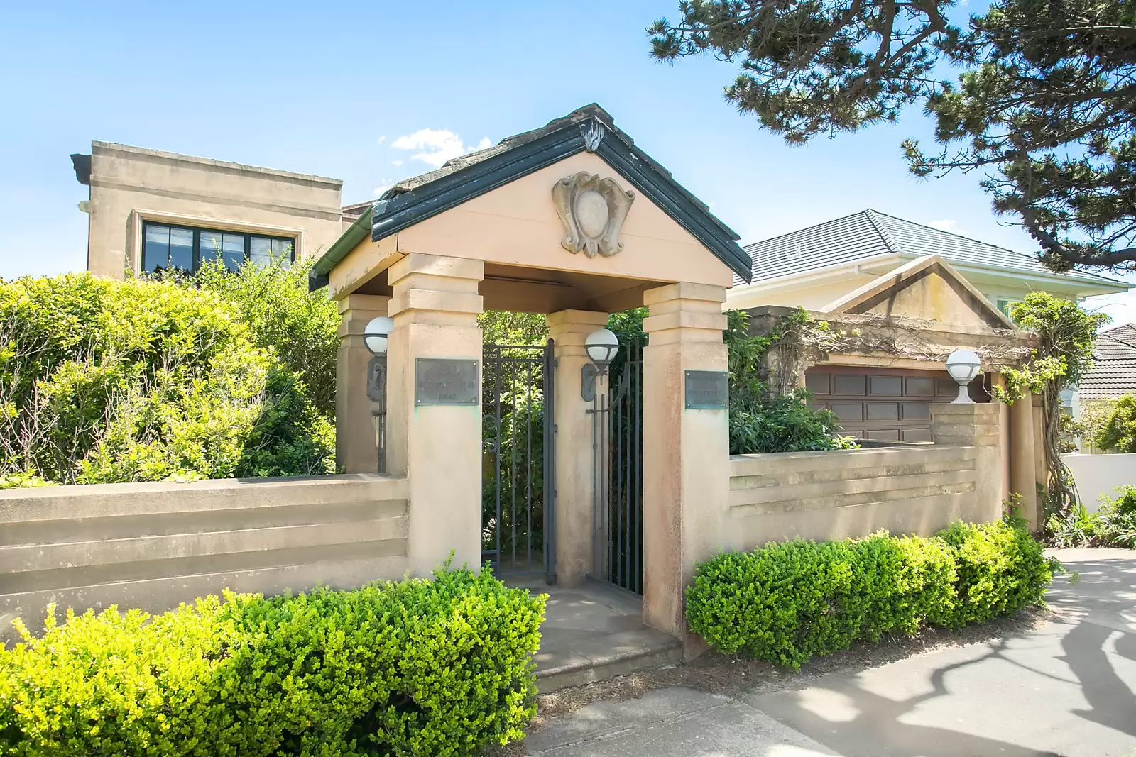 180 Old South Head Road, Vaucluse Sold by Ballard Property - image 1