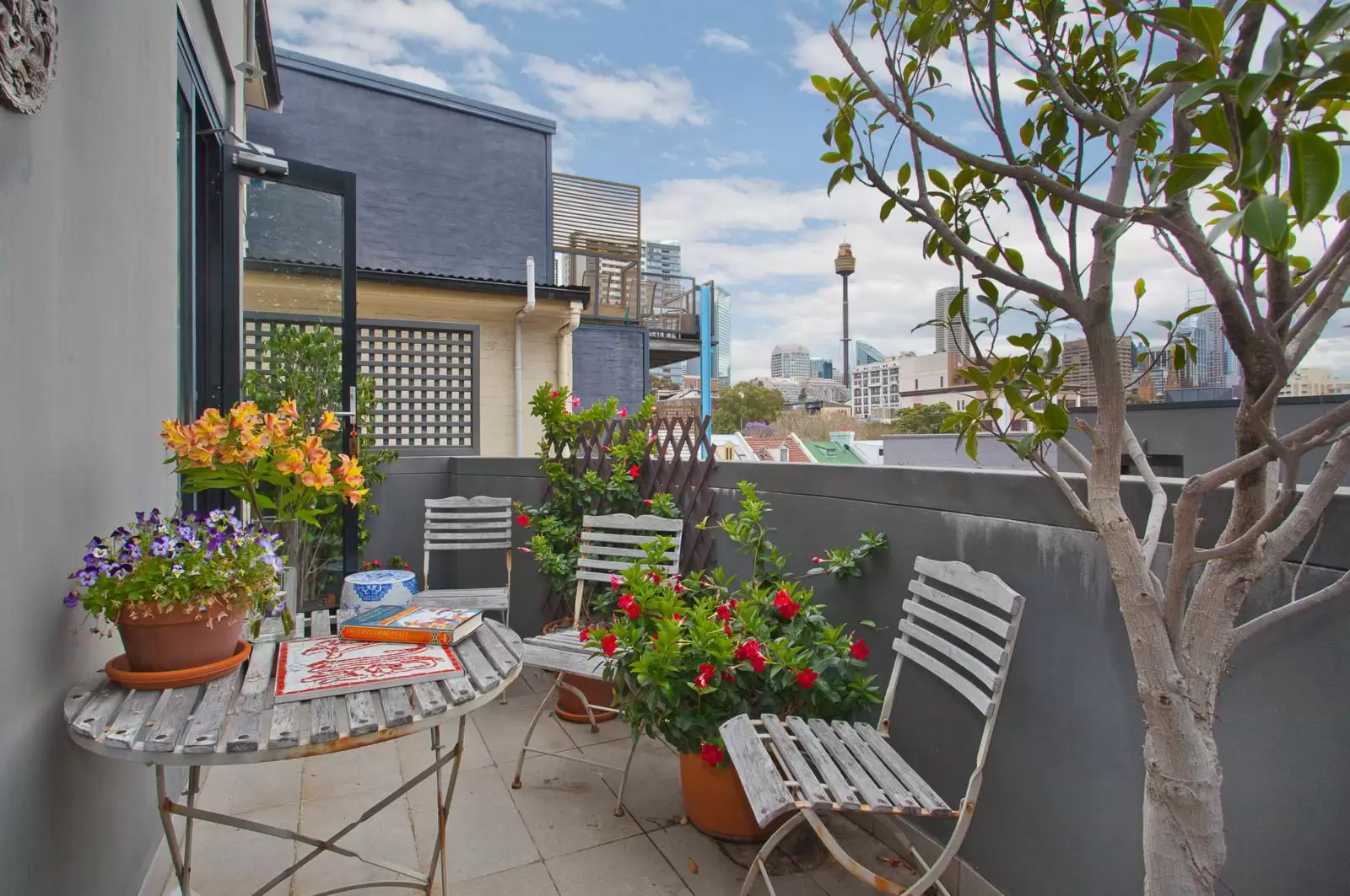 2/220 Liverpool Street, Darlinghurst Sold by Ballard Property - image 1