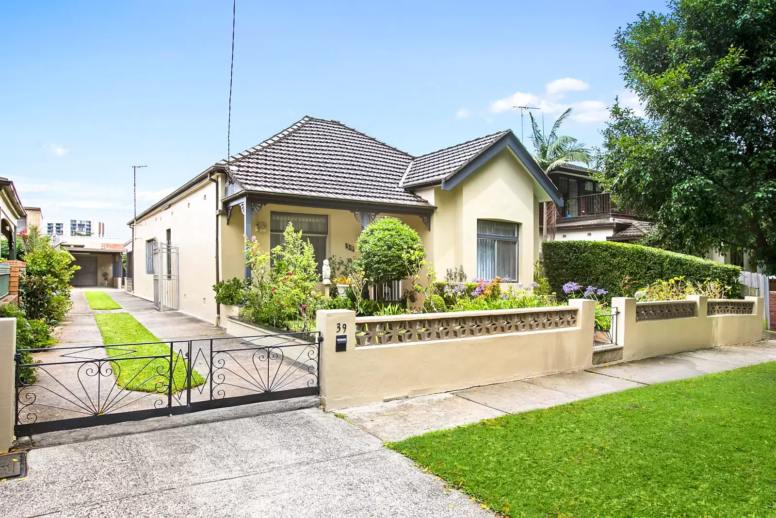 39 Milroy Avenue, Kensington Sold by Ballard Property - image 1