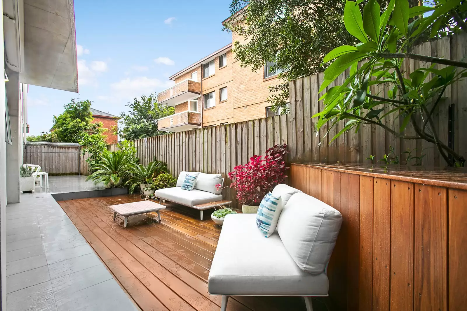 2/23 Byron Street, Coogee Sold by Ballard Property - image 1