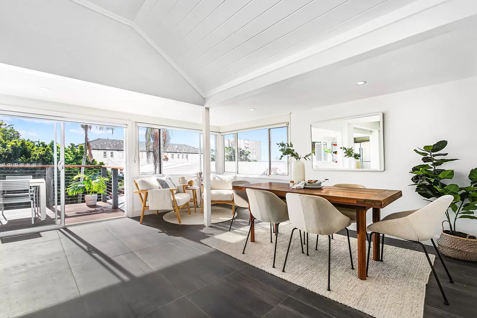 93 Beach Street, Coogee Sold by Ballard Property - image 3