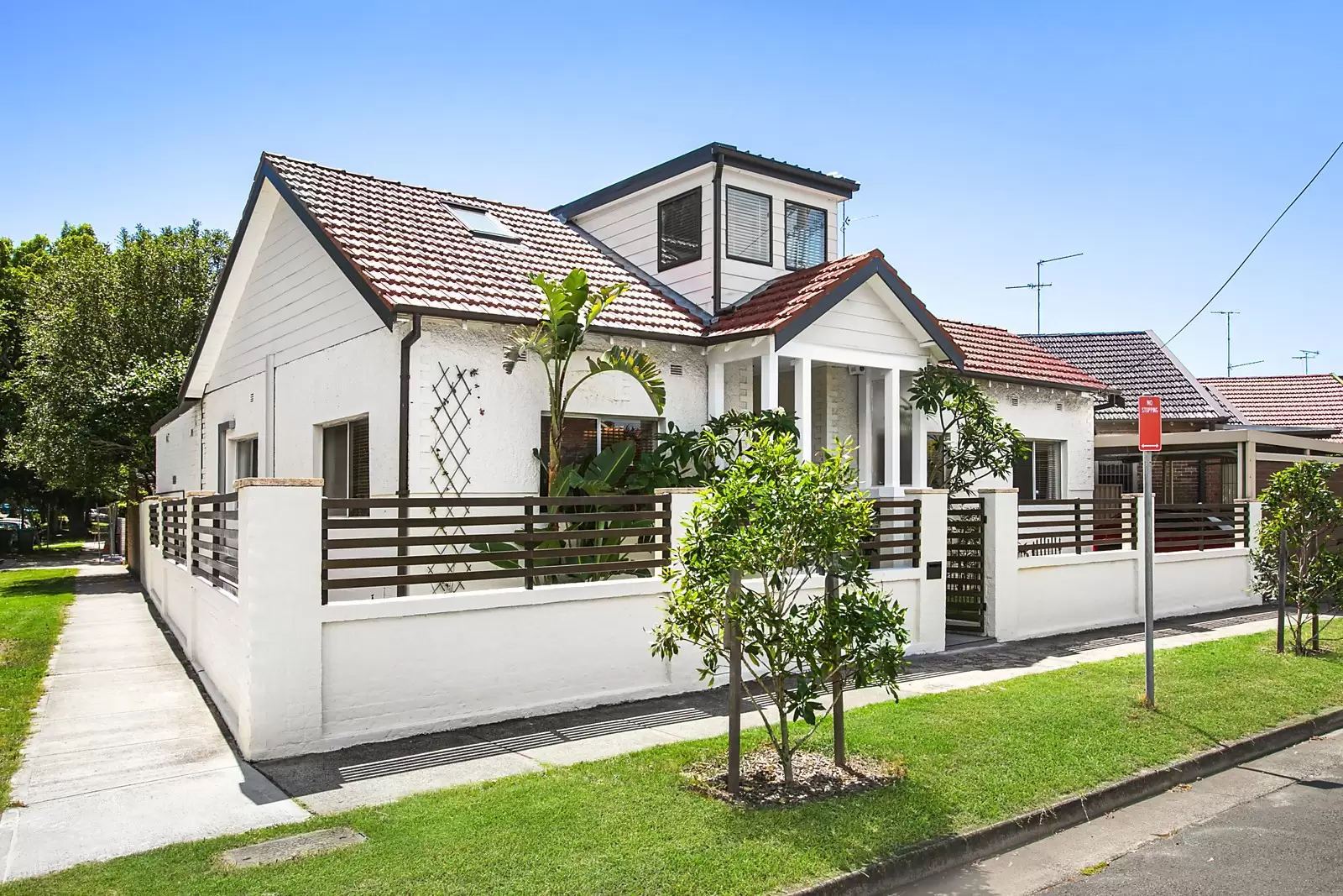 52 Todman Avenue, Kensington Sold by Ballard Property - image 1