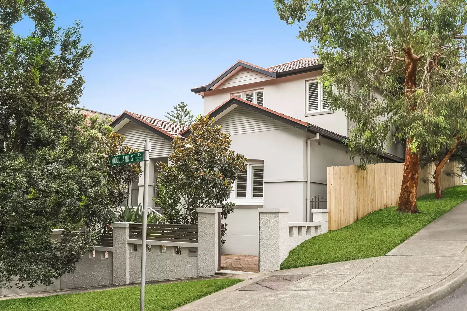 16 Woodland Street, Coogee Sold by Ballard Property - image 1